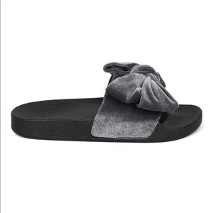 *NIB* Qupid Velvet Bow Slides, 6
